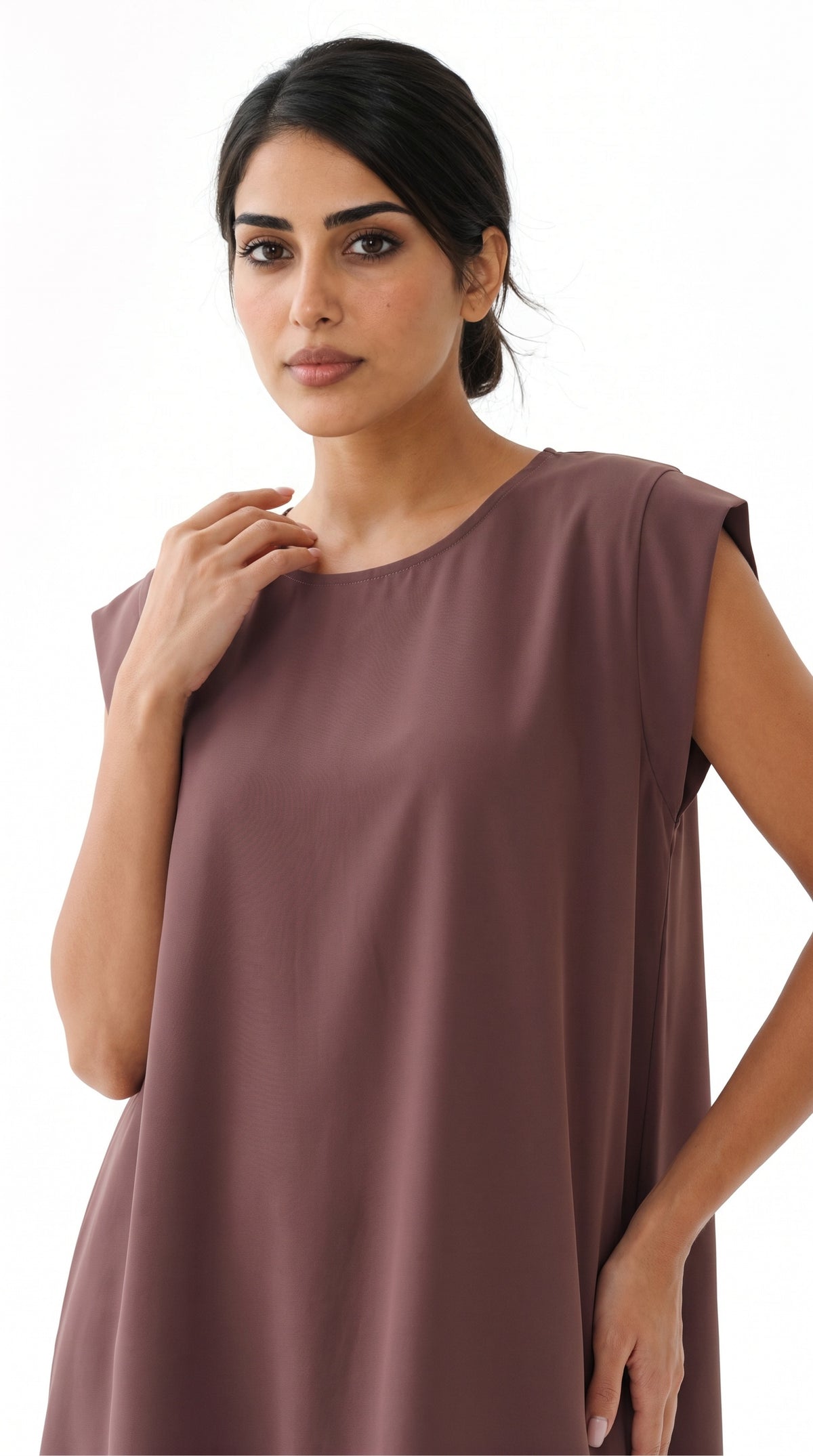 Cocoa Nida under abaya dress, neckline and cap shoulder close-up
