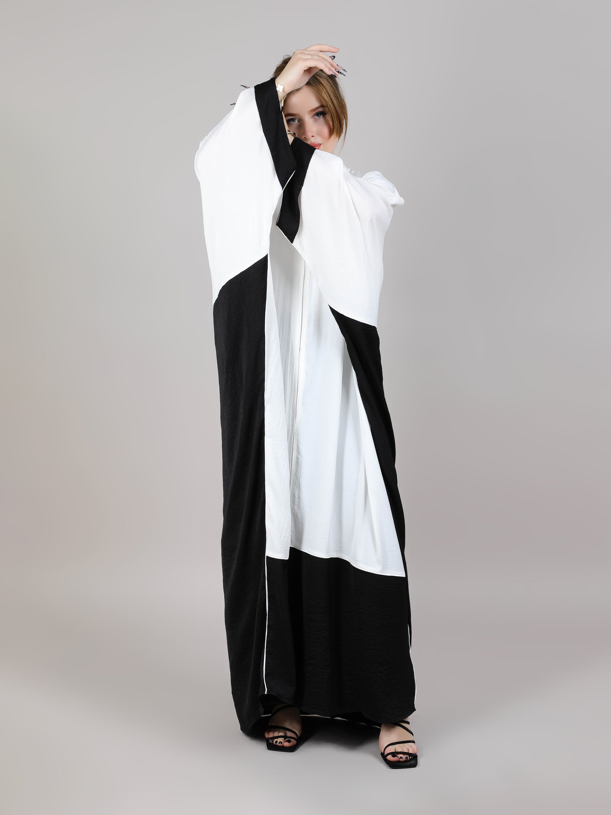 MSquare Fashion V-Neck Color blocked White and Black Harir Maqsood Bisht Abaya